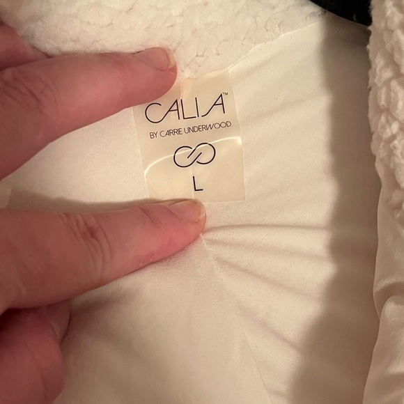 CALIA by Carrie Underwood Sherpa Vest - Picture 3 of 5